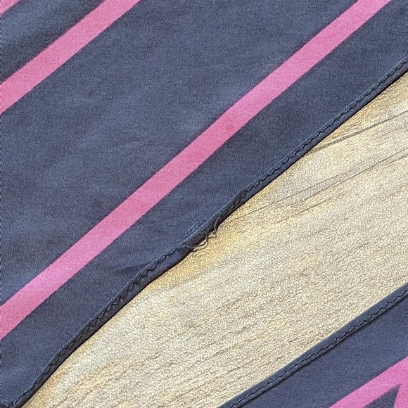 Vintage/Retro Vera Neumann Neck Scarf - Pink and Grey Abstract Striped Wing Tip. - Picture 6 of 6